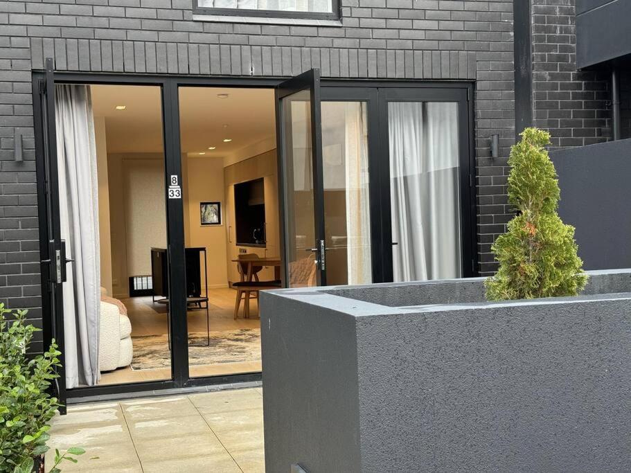 Black-Luxe Living In The Heart Of City Christchurch Exterior foto